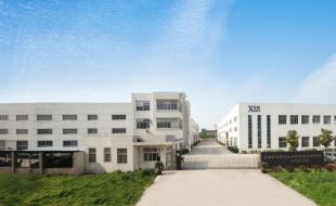 桅柱式高空作業(yè)平臺提升酒店燈具更換效率